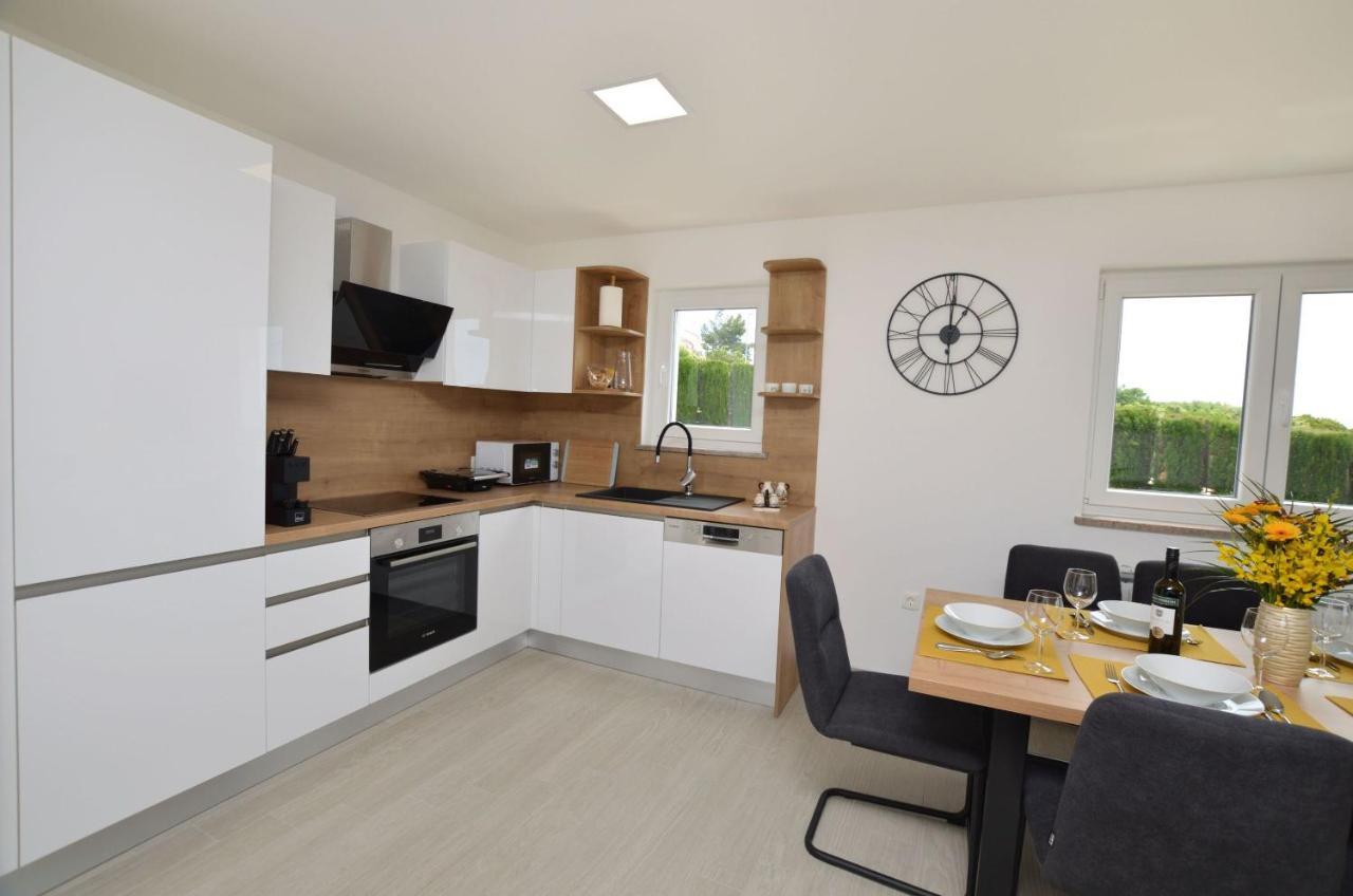 Apartments Villa Sofia Мартиншчица Экстерьер фото