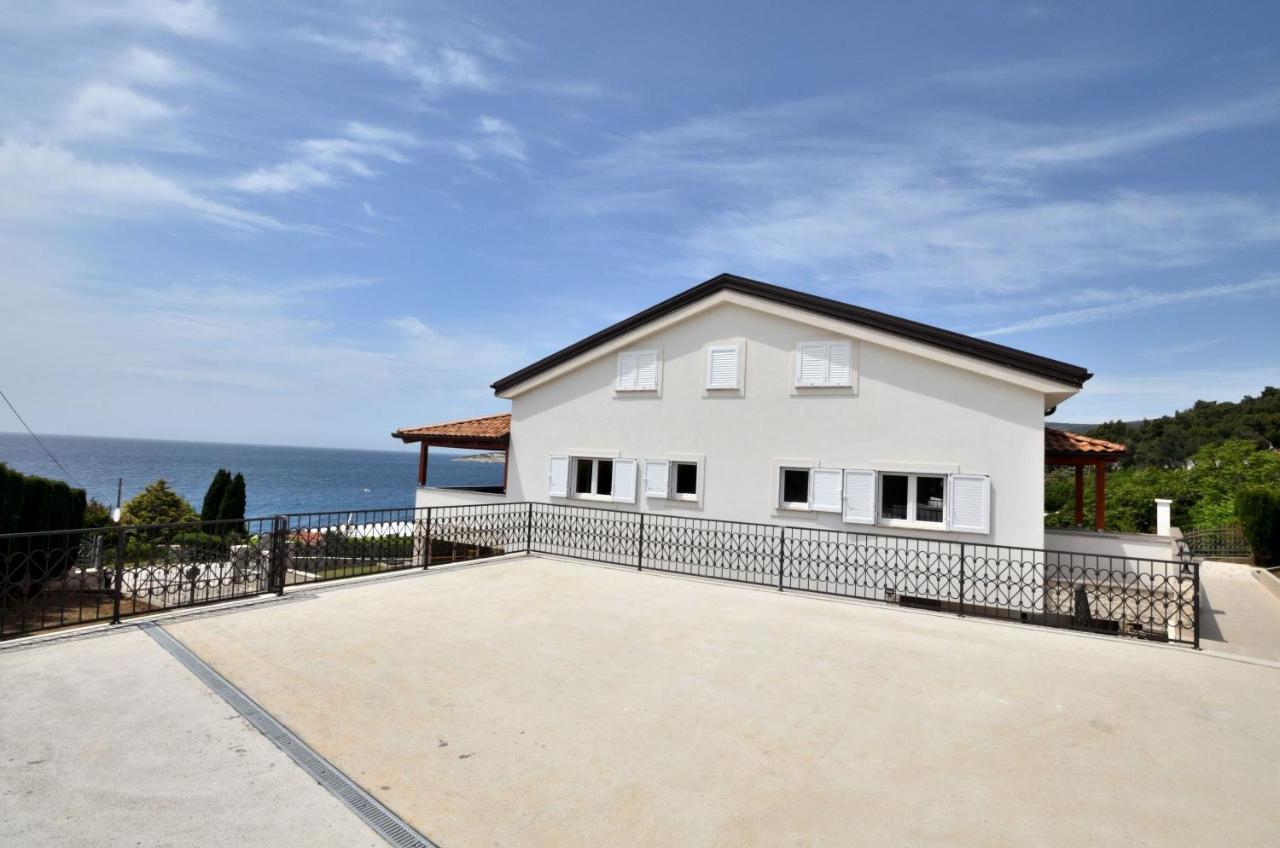Apartments Villa Sofia Мартиншчица Экстерьер фото