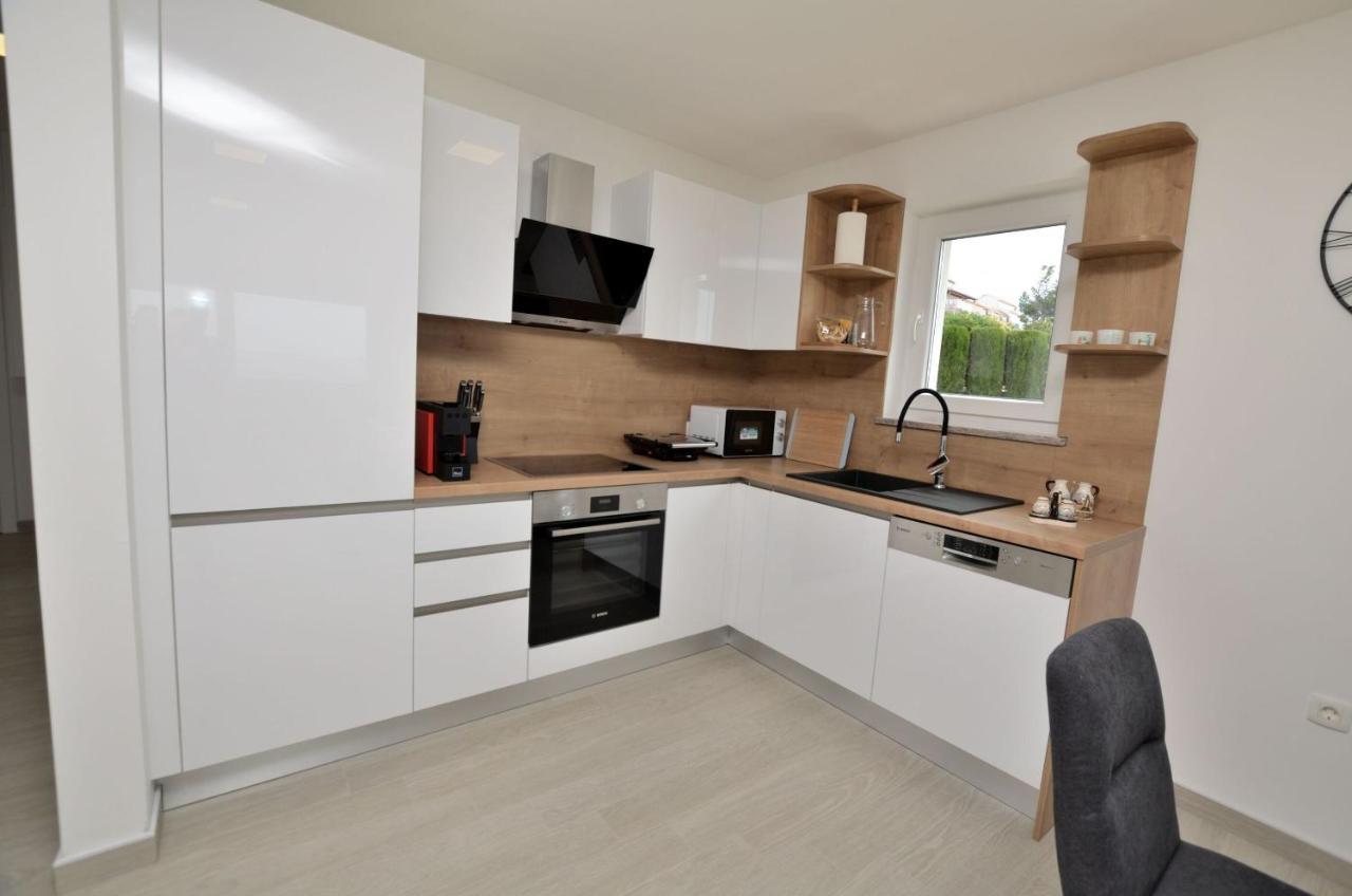 Apartments Villa Sofia Мартиншчица Экстерьер фото