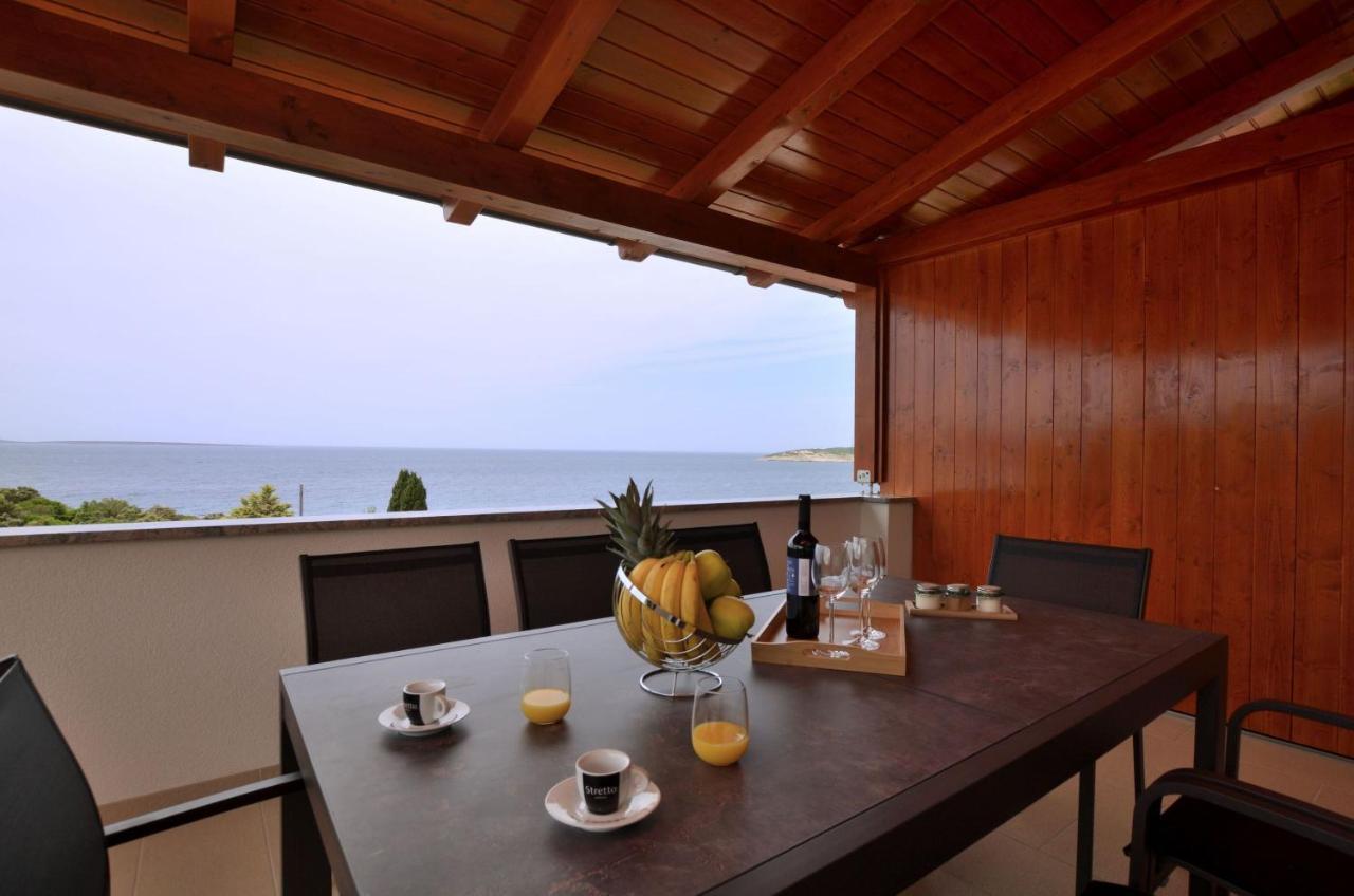 Apartments Villa Sofia Мартиншчица Экстерьер фото
