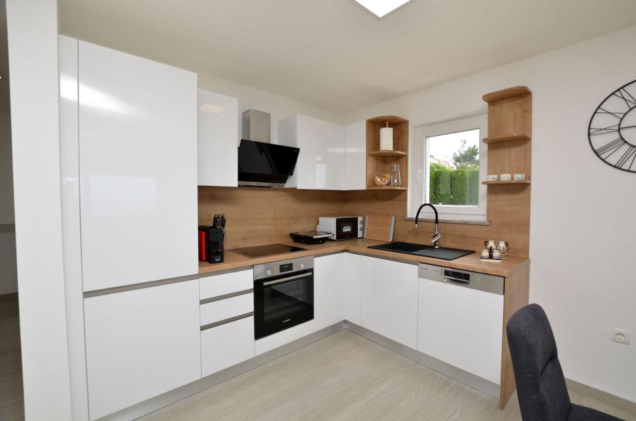 Apartments Villa Sofia Мартиншчица Экстерьер фото