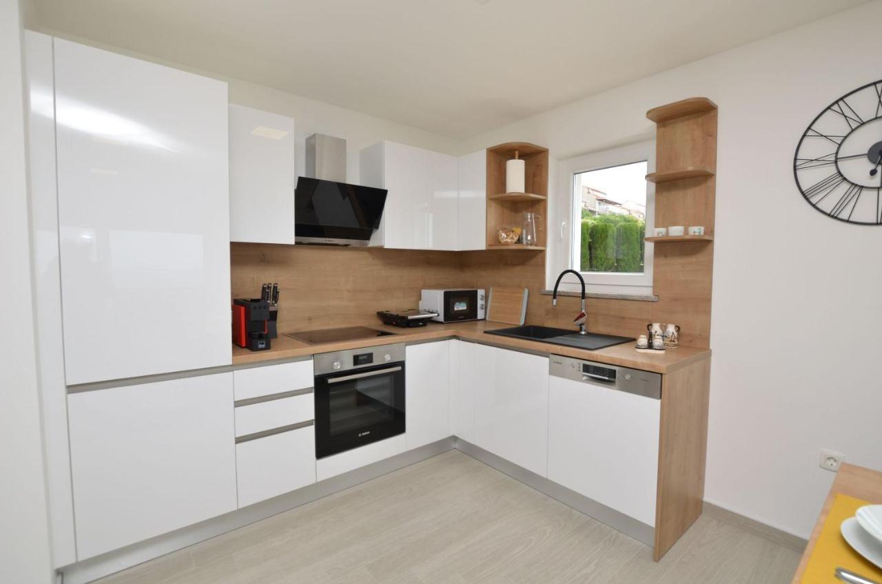 Apartments Villa Sofia Мартиншчица Экстерьер фото
