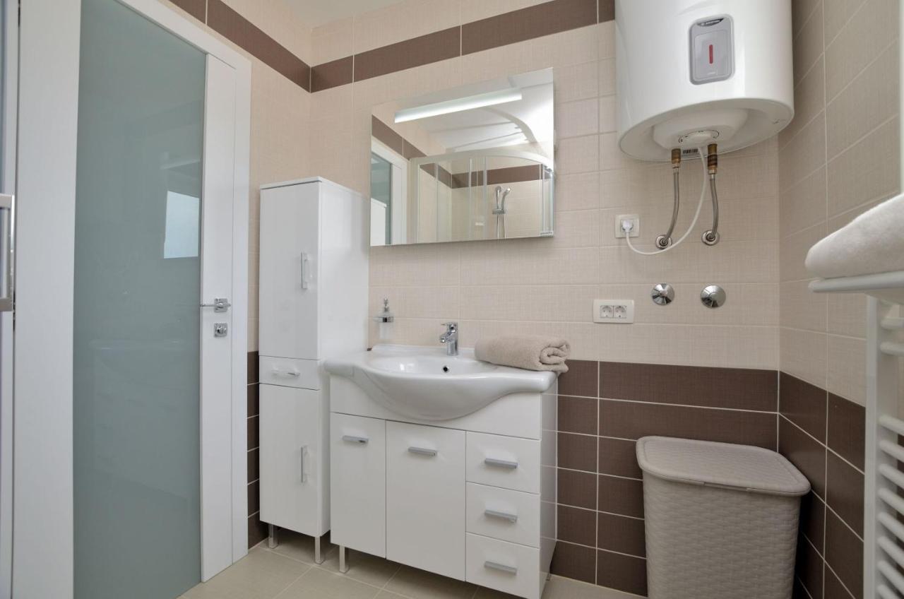 Apartments Villa Sofia Мартиншчица Экстерьер фото
