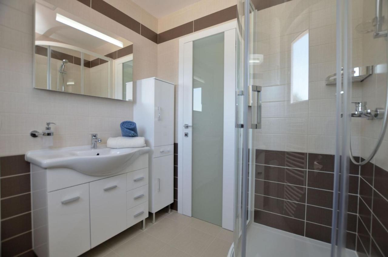 Apartments Villa Sofia Мартиншчица Экстерьер фото
